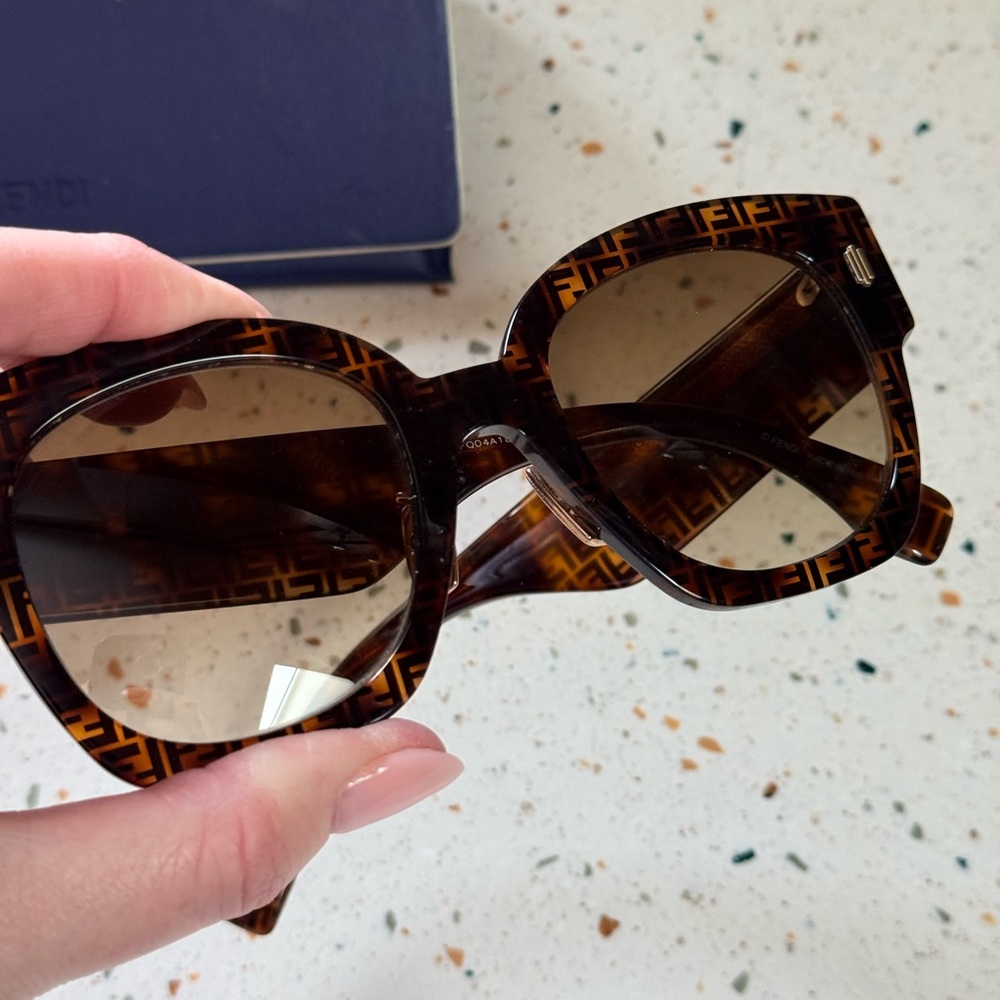 Fendi Tortoise Shell Sunglasses with COA - Picture 3 of 9